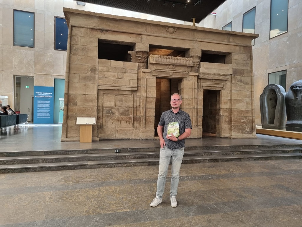 Het boek in het Rijksmuseum van Oudheden