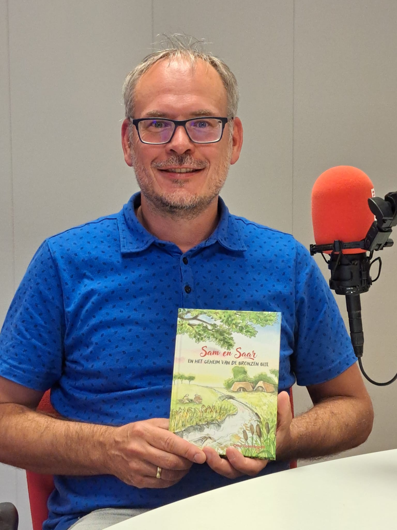 Otto Torenbosch in de studio van RTV1